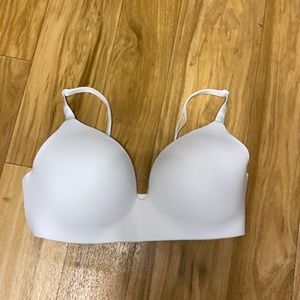 Victoria’s Secret lightly padded white tee-shirt bra; 36DD; NWOT